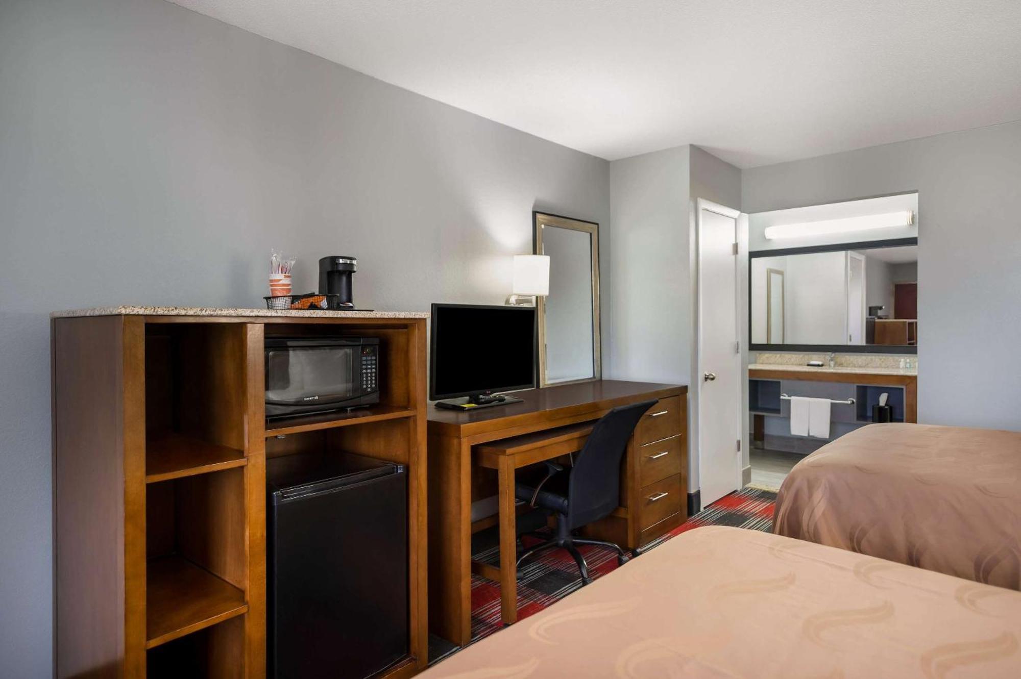 Quality Inn Near Parc Накітош Екстер'єр фото