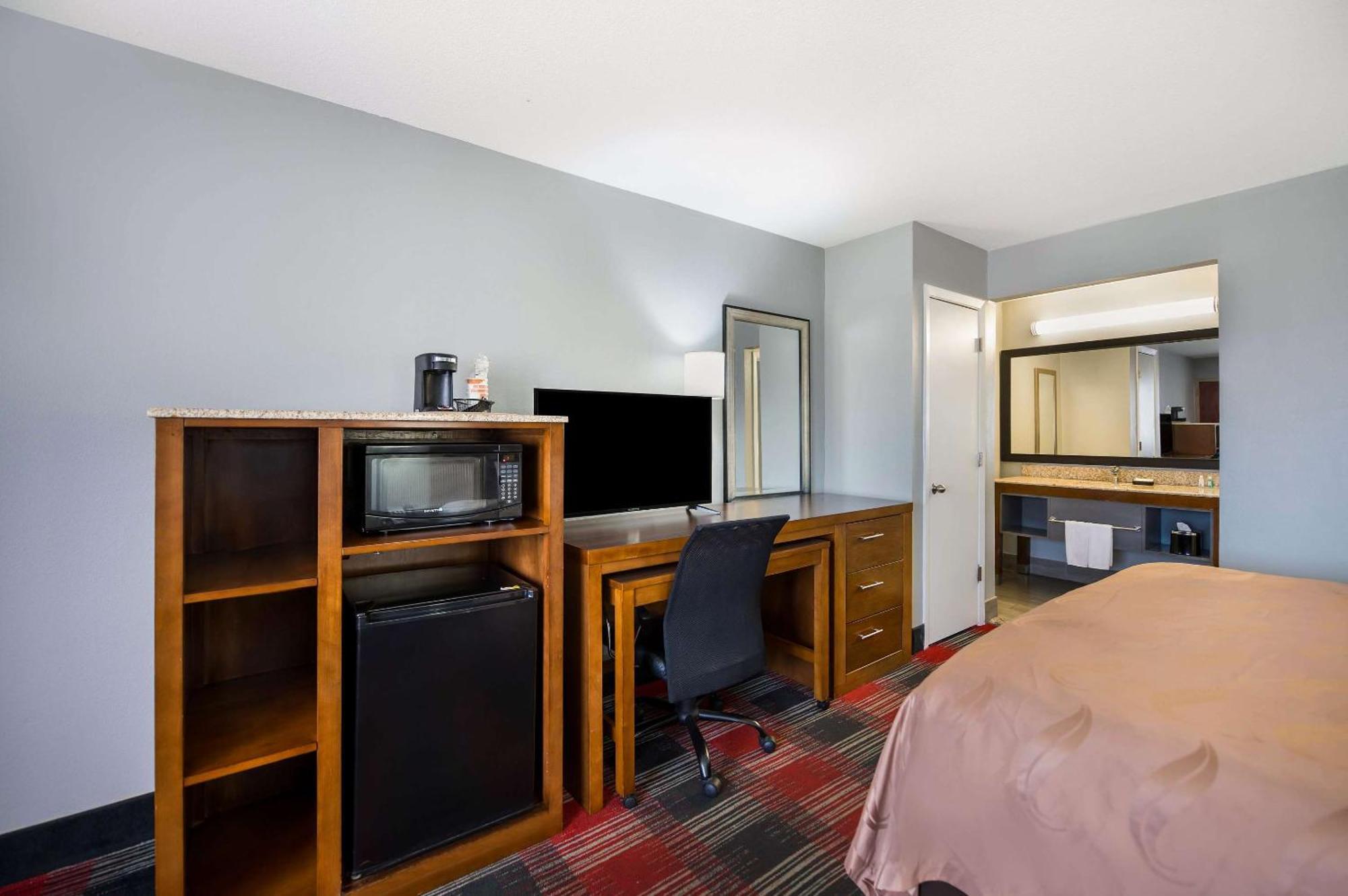 Quality Inn Near Parc Накітош Екстер'єр фото